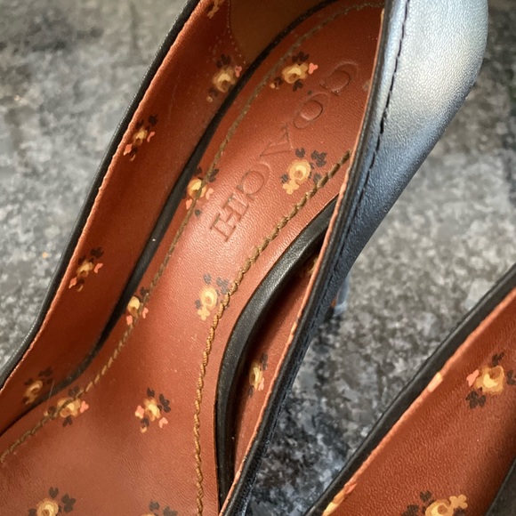 Coach black leather pump size 7.5 - Picture 2 of 7